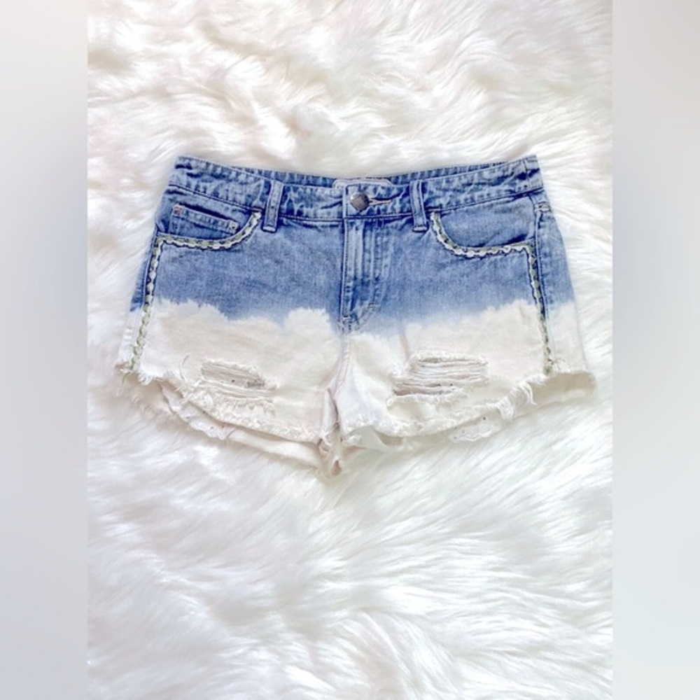 Free People Bleach Dip Ombré Jean Shorts!